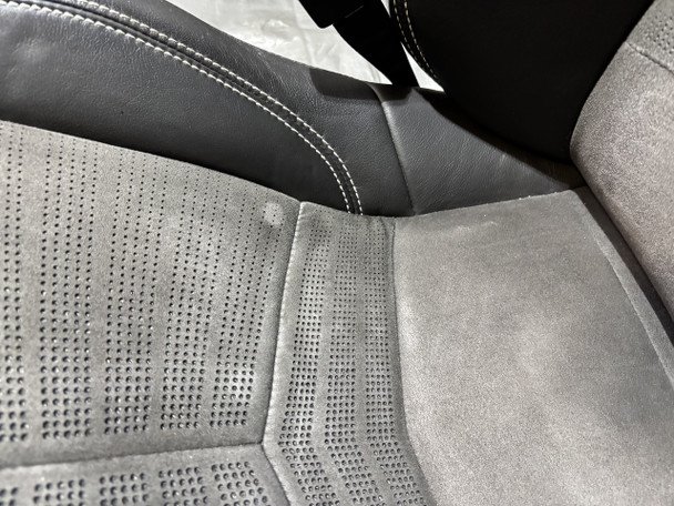 2020-2025 Chevrolet C8 Corvette Stingray GT2 Bucket Seats / Pair / Black Leather / Suede *DAMAGE* / C8002 - Image 17